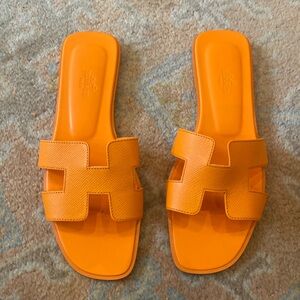 Hermes Oran Orange sandals new in box 39.5